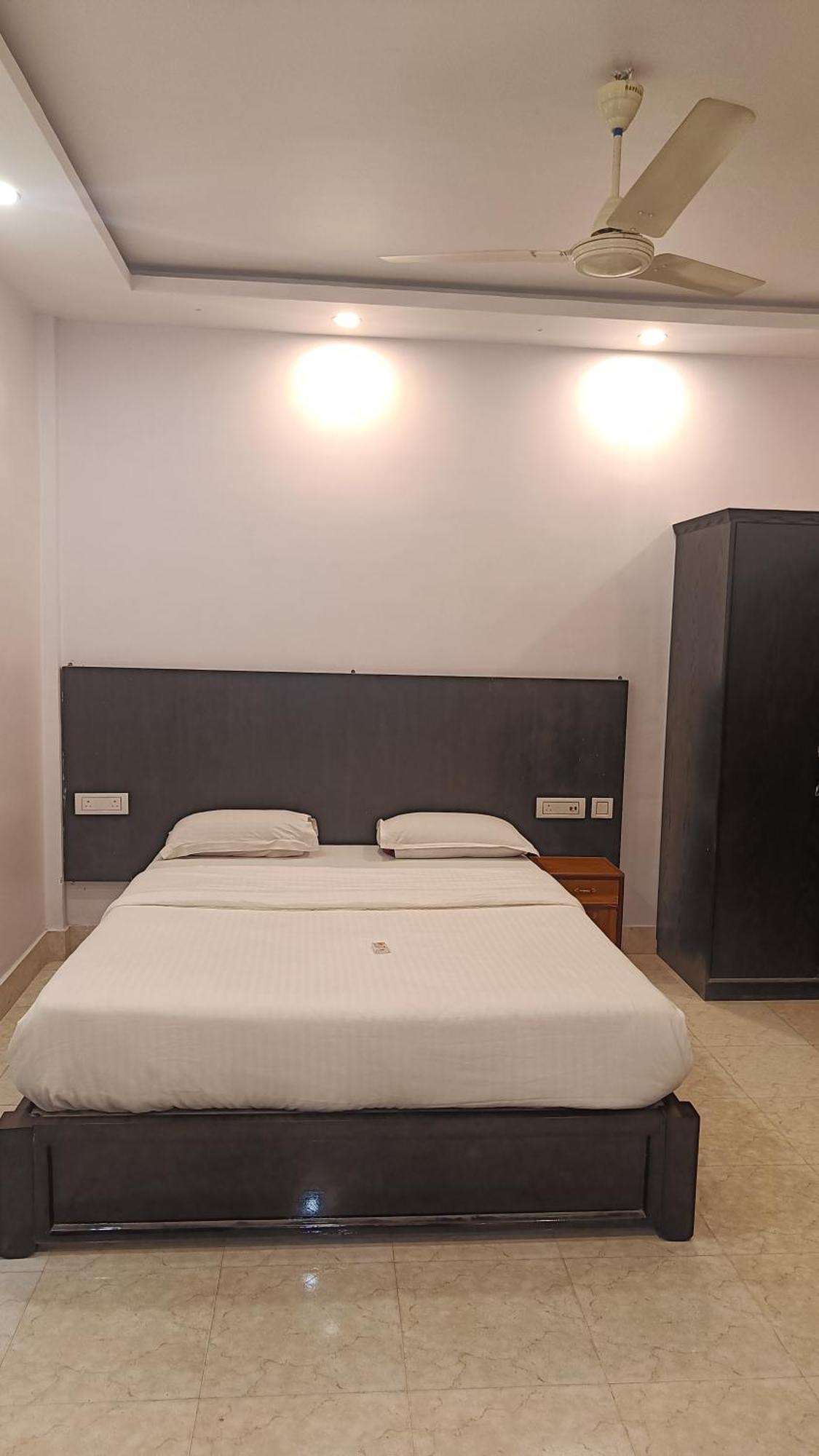 Hotel Santi Palace Bokakhat Экстерьер фото